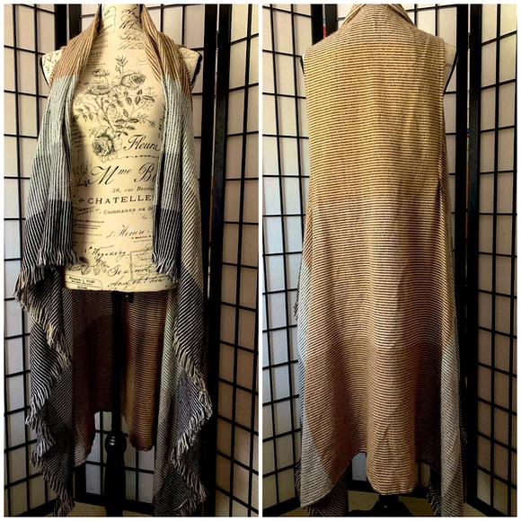 Francesca's Collections Jackets & Blazers - Francesca’s Sleeveless long Cardigan